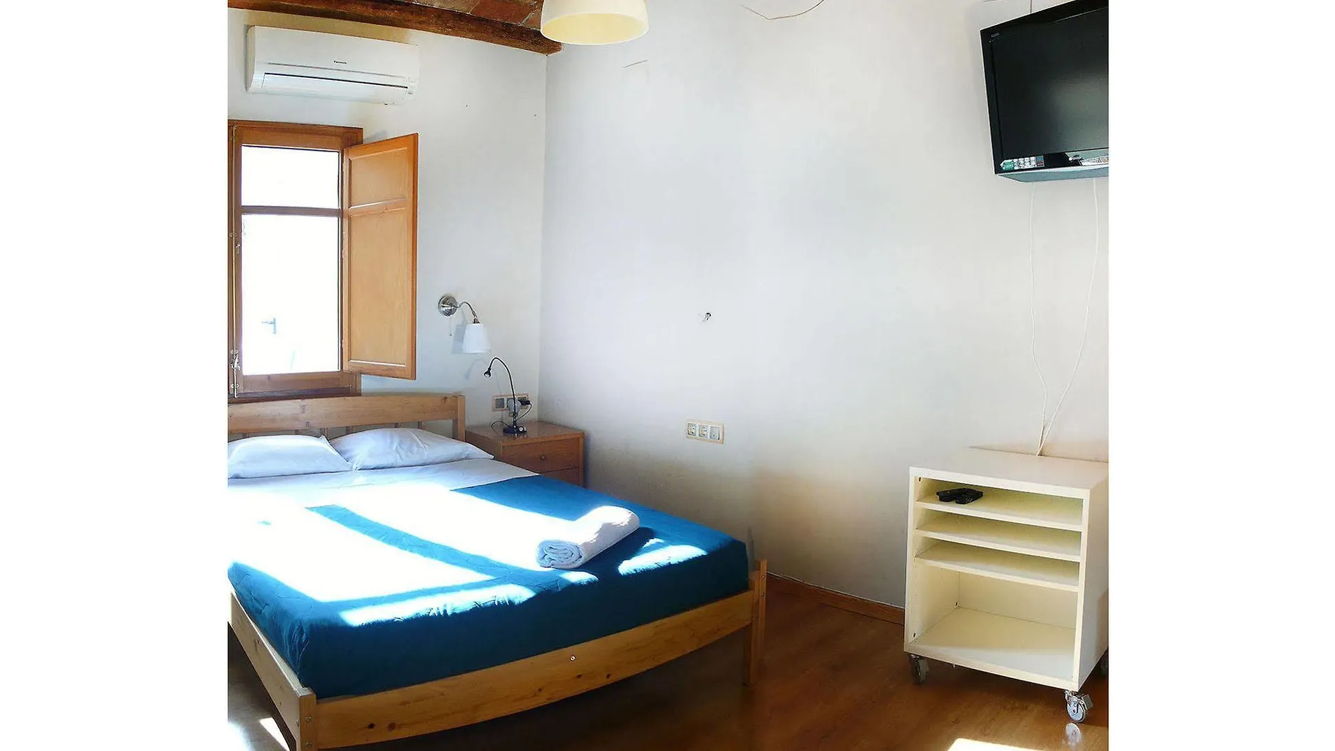 ** Guest house Central & Basic Ramblas Barcelona Spain