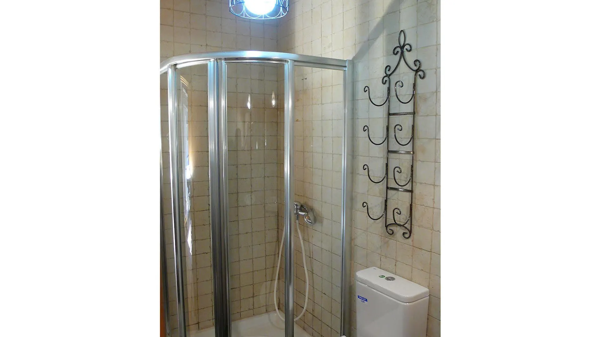 Central & Basic Ramblas Barcelona Guest house