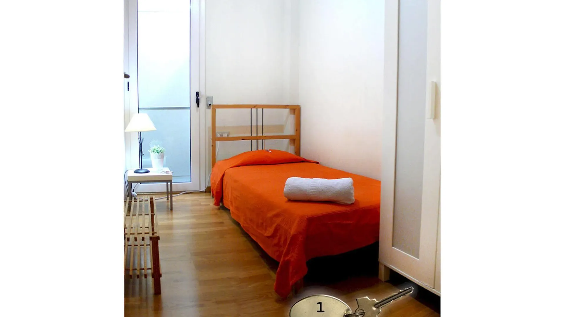 Central & Basic Ramblas Barcelona Guest house